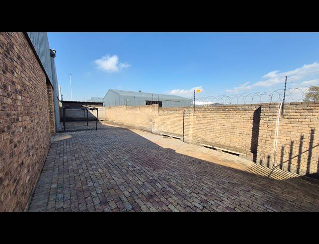 280M² FACTORY TO LET IN ANDERBOLT